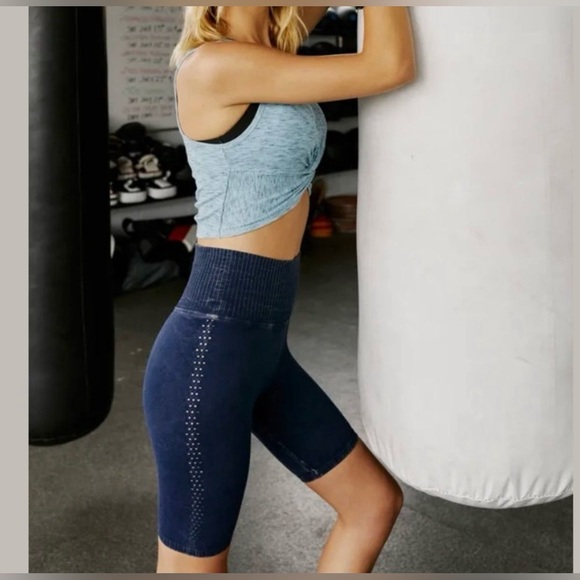 Free People Good Karma Biker Short Stretch Compression Navy NWOT Mid length XS/S - Picture 3 of 8